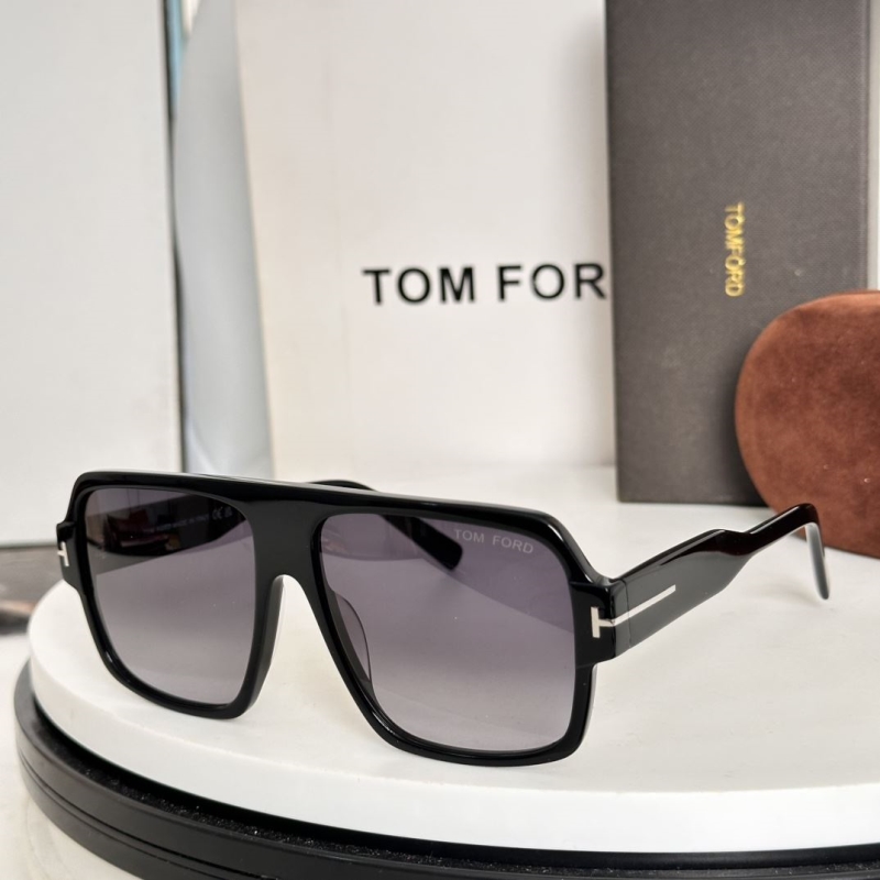 TOM FORD